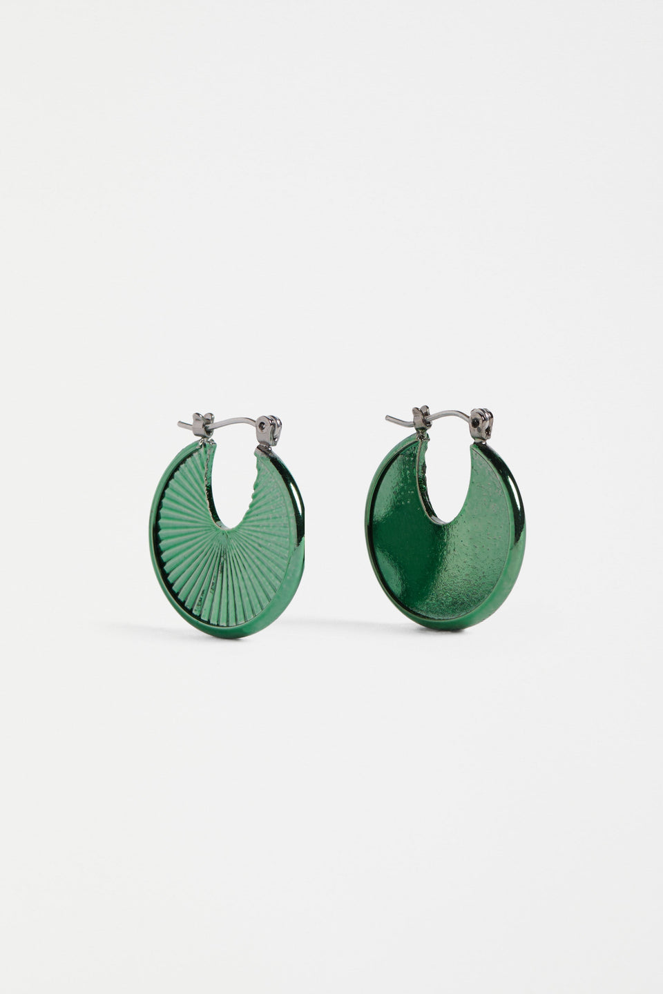 Saku Sunray Pattern Metallic Disc Hoop Earring | MILAN GREEN