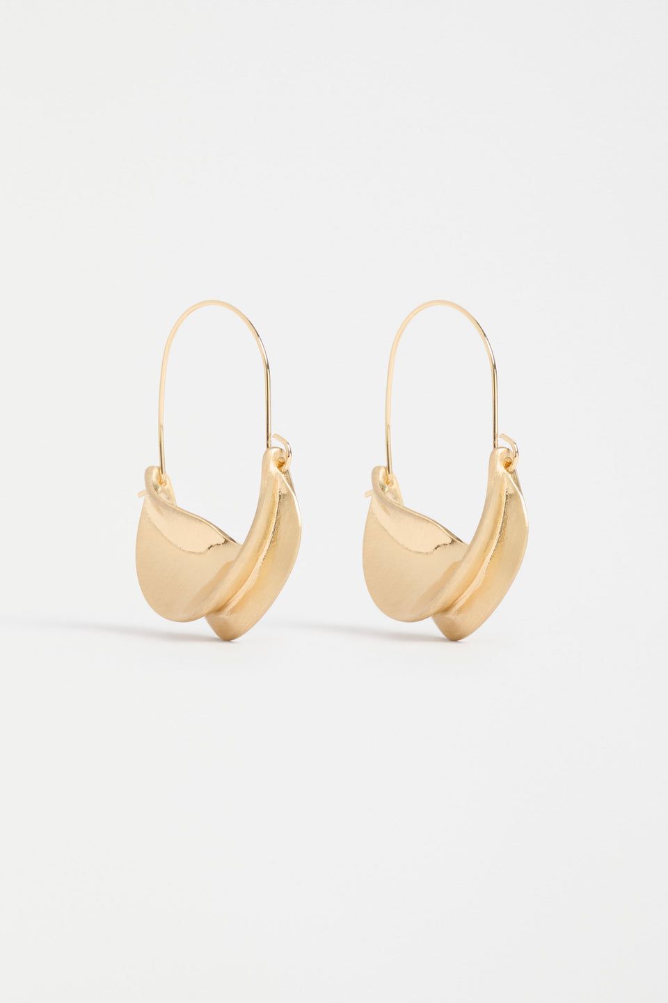 The Siita sculptural Hoop Earring modern take on the classic hoop | GOLD