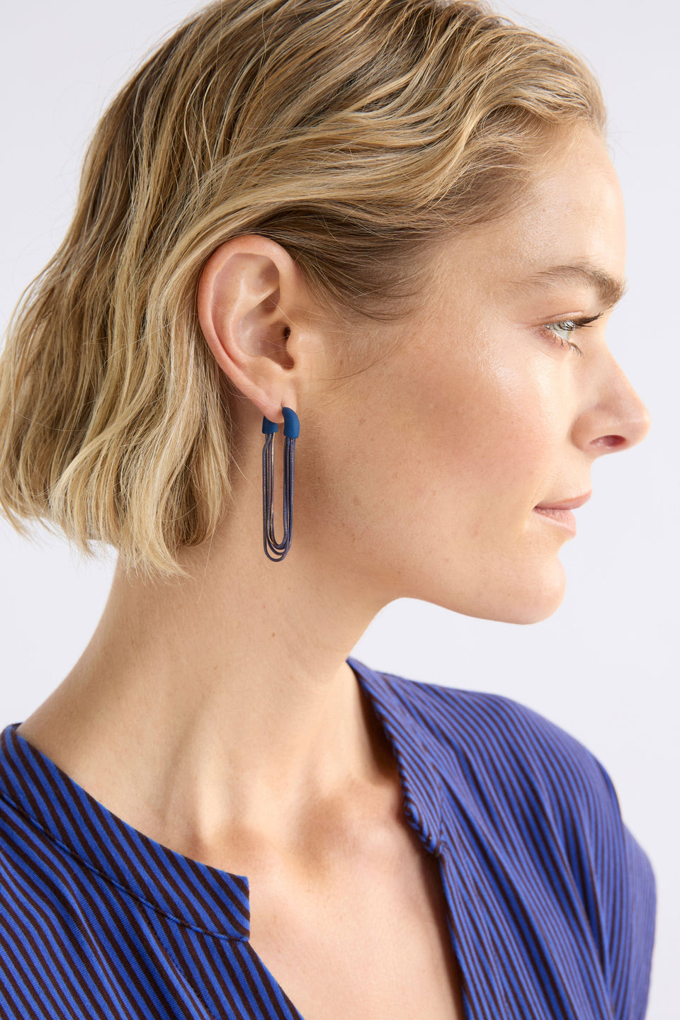 Lina Multi Fine Chain Mesh Loop Earring Model | COBALT