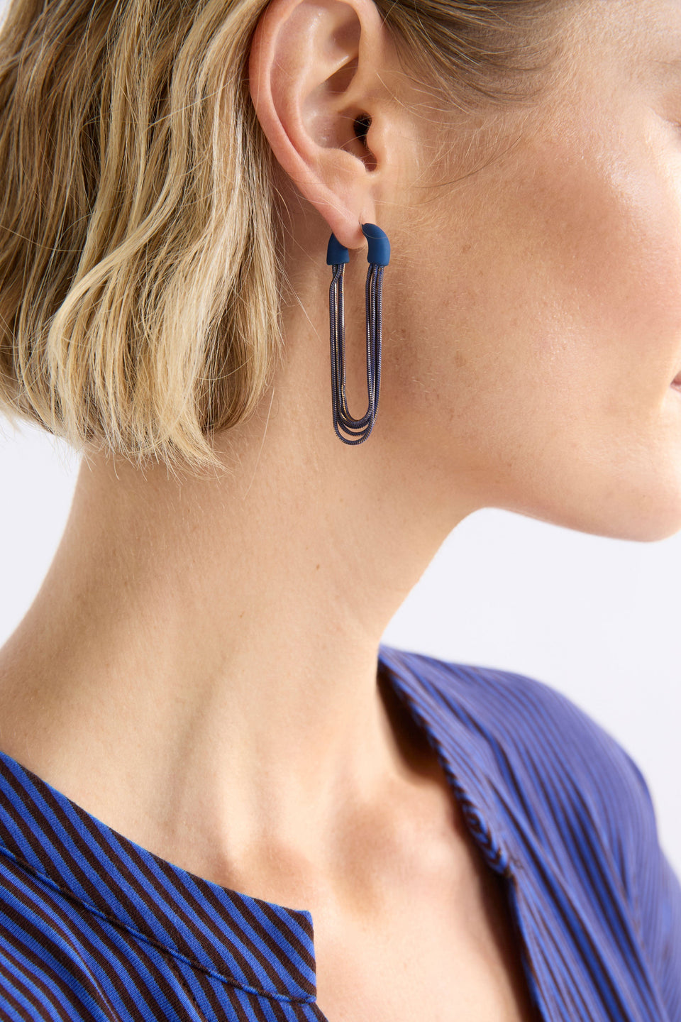 Lina Multi Fine Chain Mesh Loop Earring Model Detail | COBALT