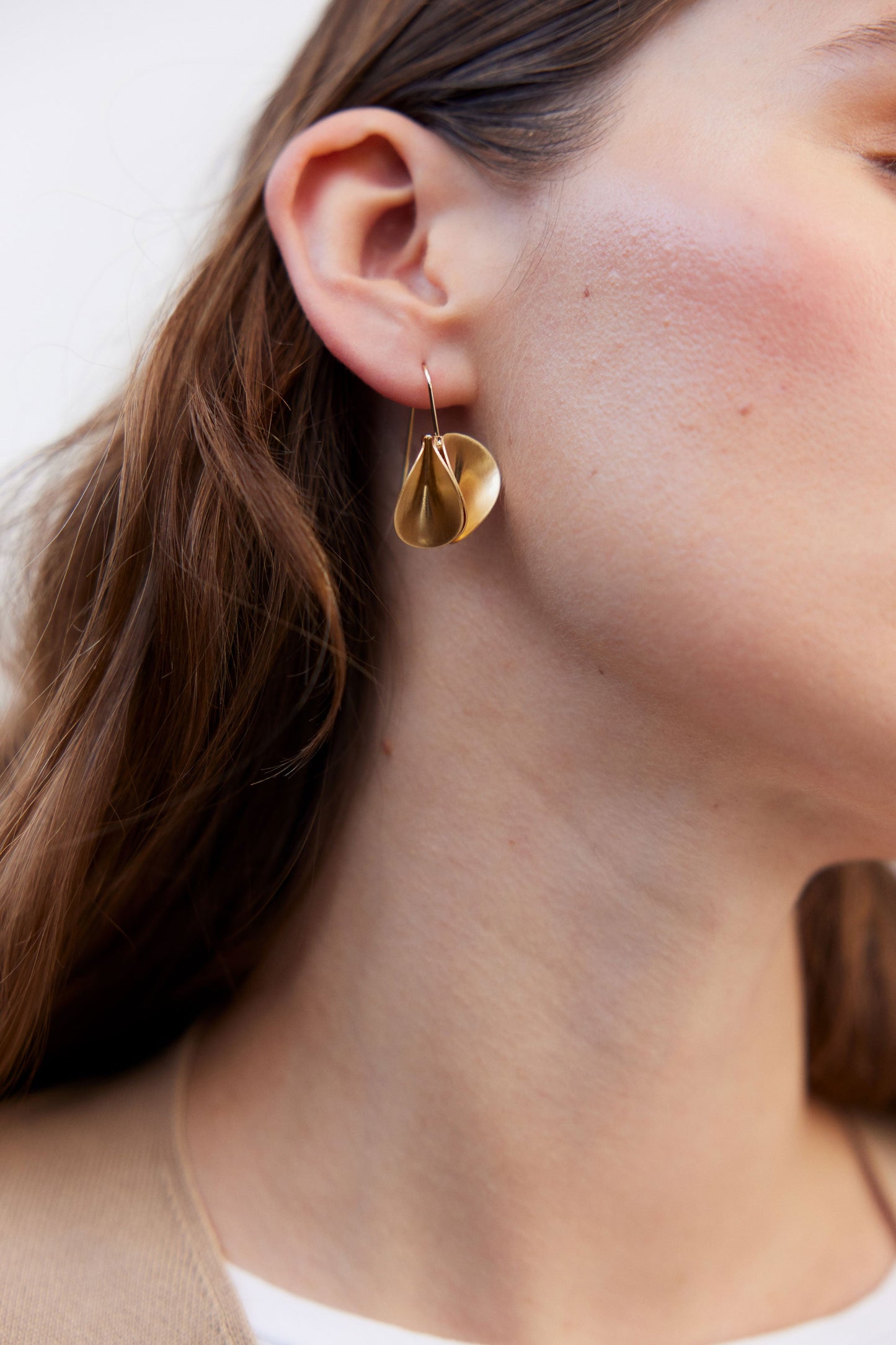 Siita Sculptural Small Drop Earring campaign | GOLD