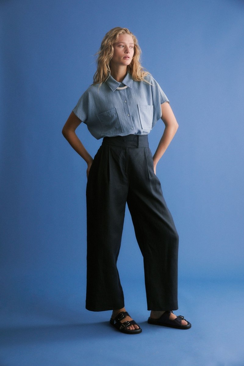 Stolt Seersucker Fine Stripe Cropped Short Sleeve Shirt ELK Campaign Model front full body | LIGHT WASH