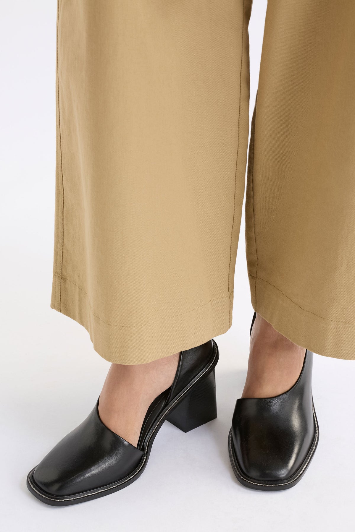 Shop The Sig Sculptural Design Block Heel Mule | ELK AU
