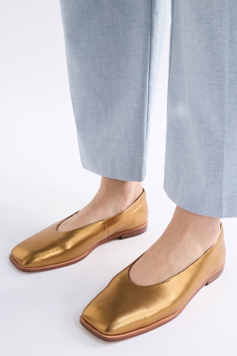 Feldde Square Toed Flat Shoe | GOLD