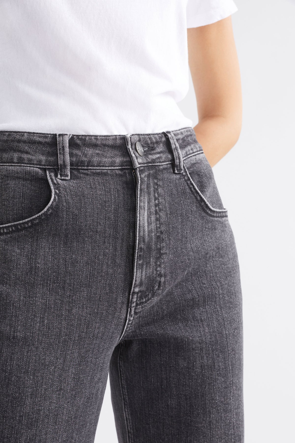 Ven Light Wash Mid Rise Regular Fit Jean Model Front Detail | GRAPHITE