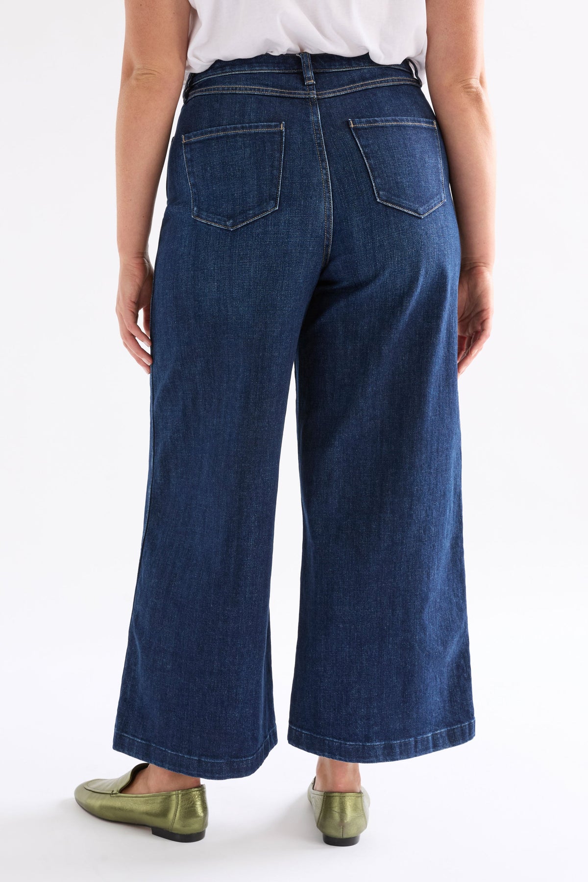 Tovi Regen Wide Leg Jean Model Chanel Back | DARK BLUE RINSE