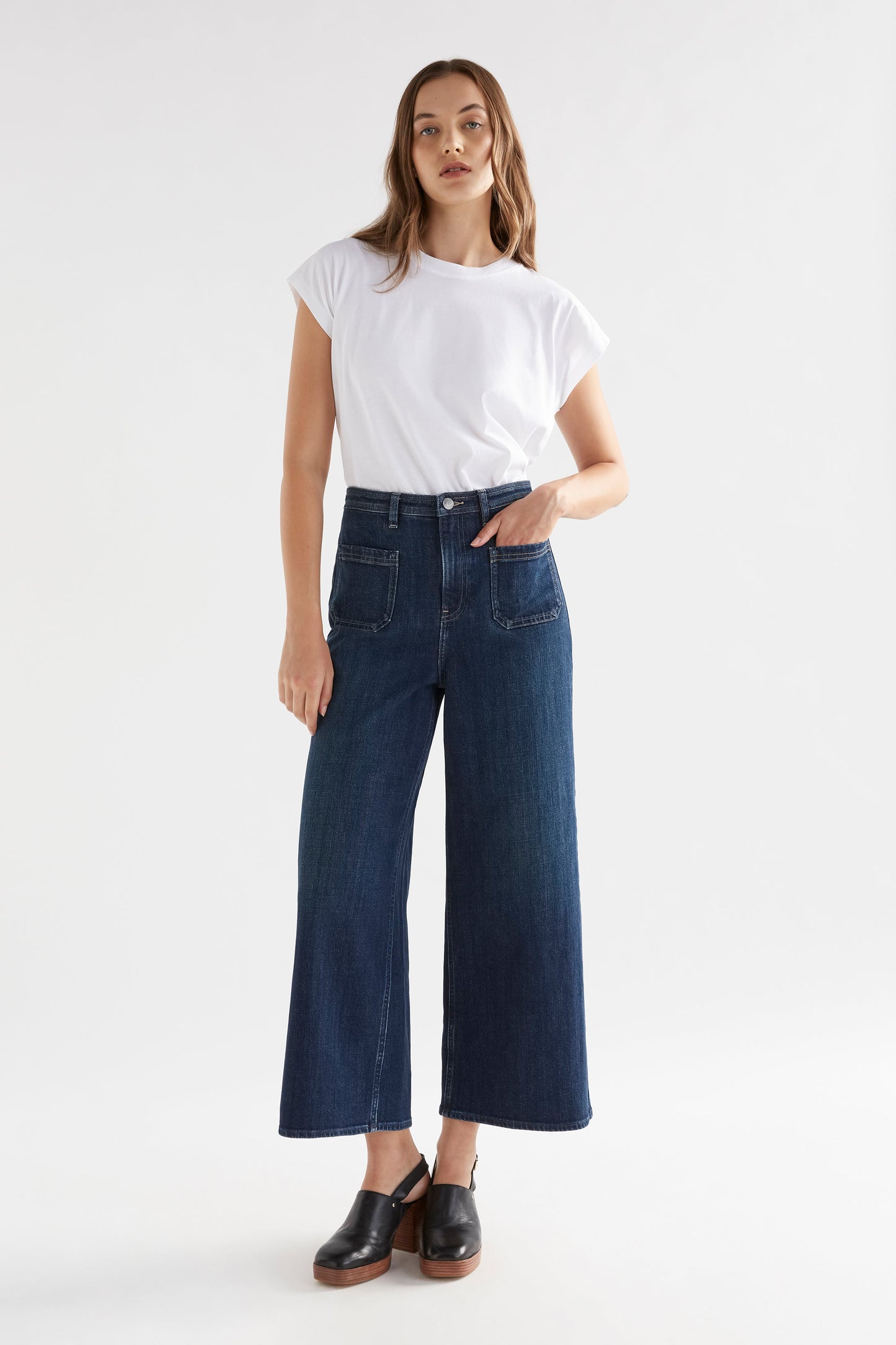 Sondern Flared Front Patch Pocket High Waisted Jean Model Front Full Body | INDIGO WASH