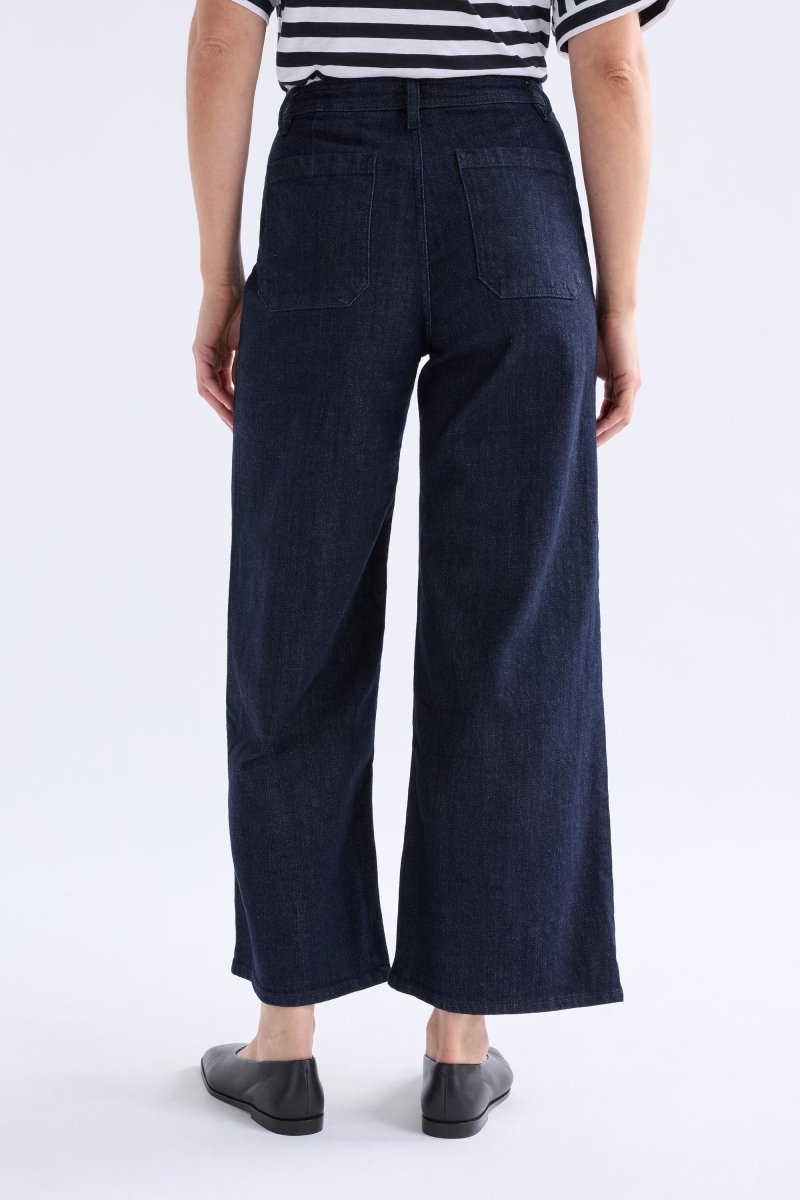 Sondern Flared Front Patch Pocket High Waisted Jean Model Front Full Body | RINSE WASH