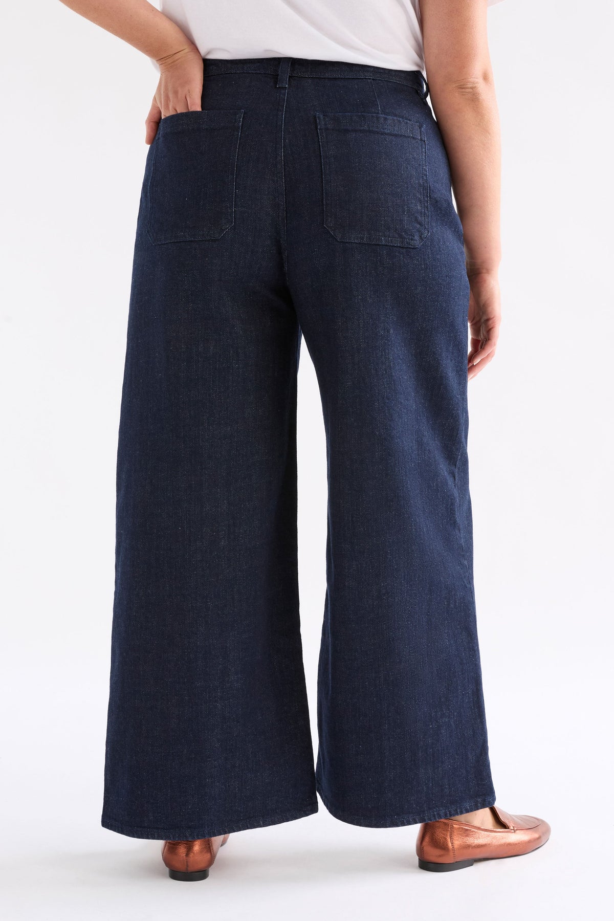 Sondern Flared Front Patch Pocket High Waisted Jean Model Chanel Back | RINSE WASH