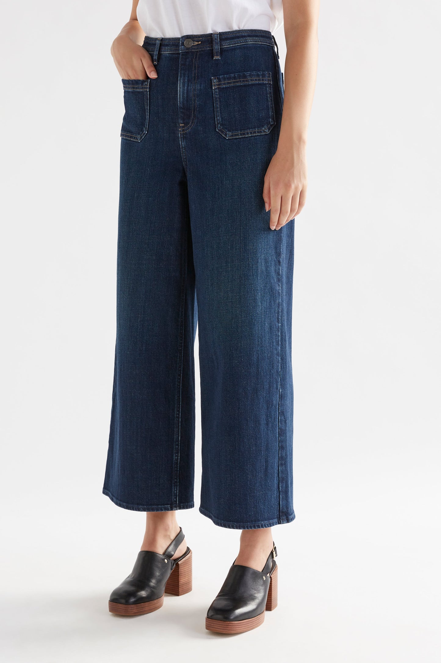 Sondern Flared Front Patch Pocket High Waisted Jean Model Angled Front | INDIGO WASH