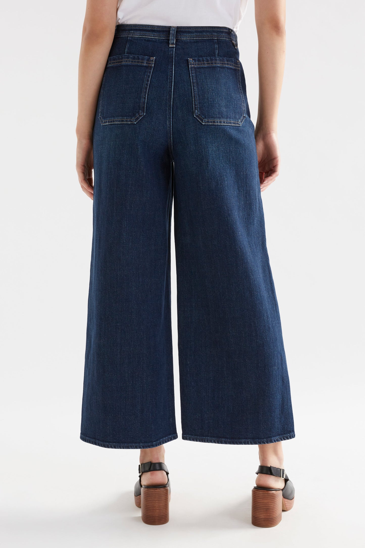 Sondern Flared Front Patch Pocket High Waisted Jean Model Back Crop | INDIGO WASH