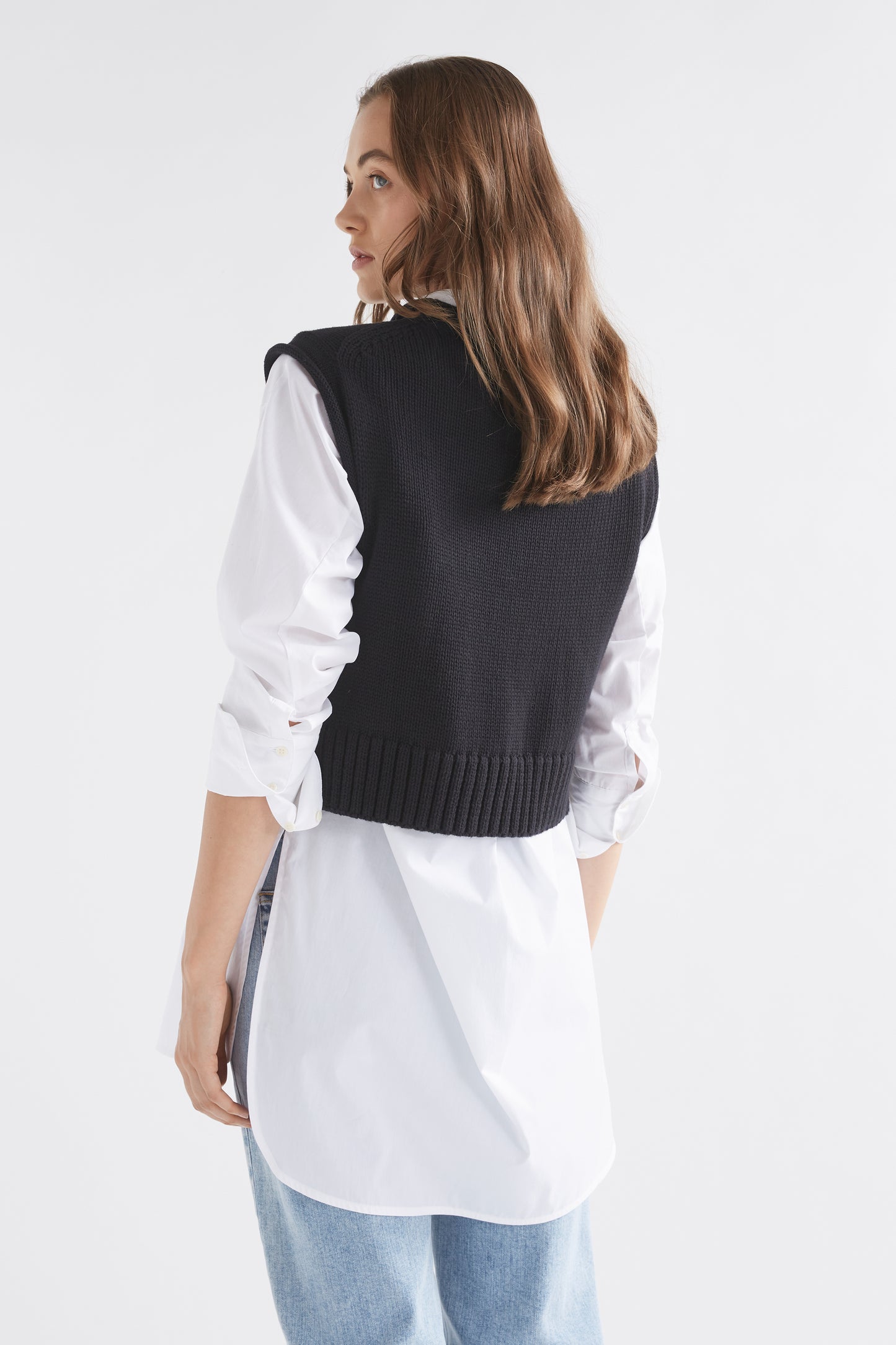 Lunel Organic Cotton Cap Sleeve Rolled Hem Cropped Vest Model Back | BLACK