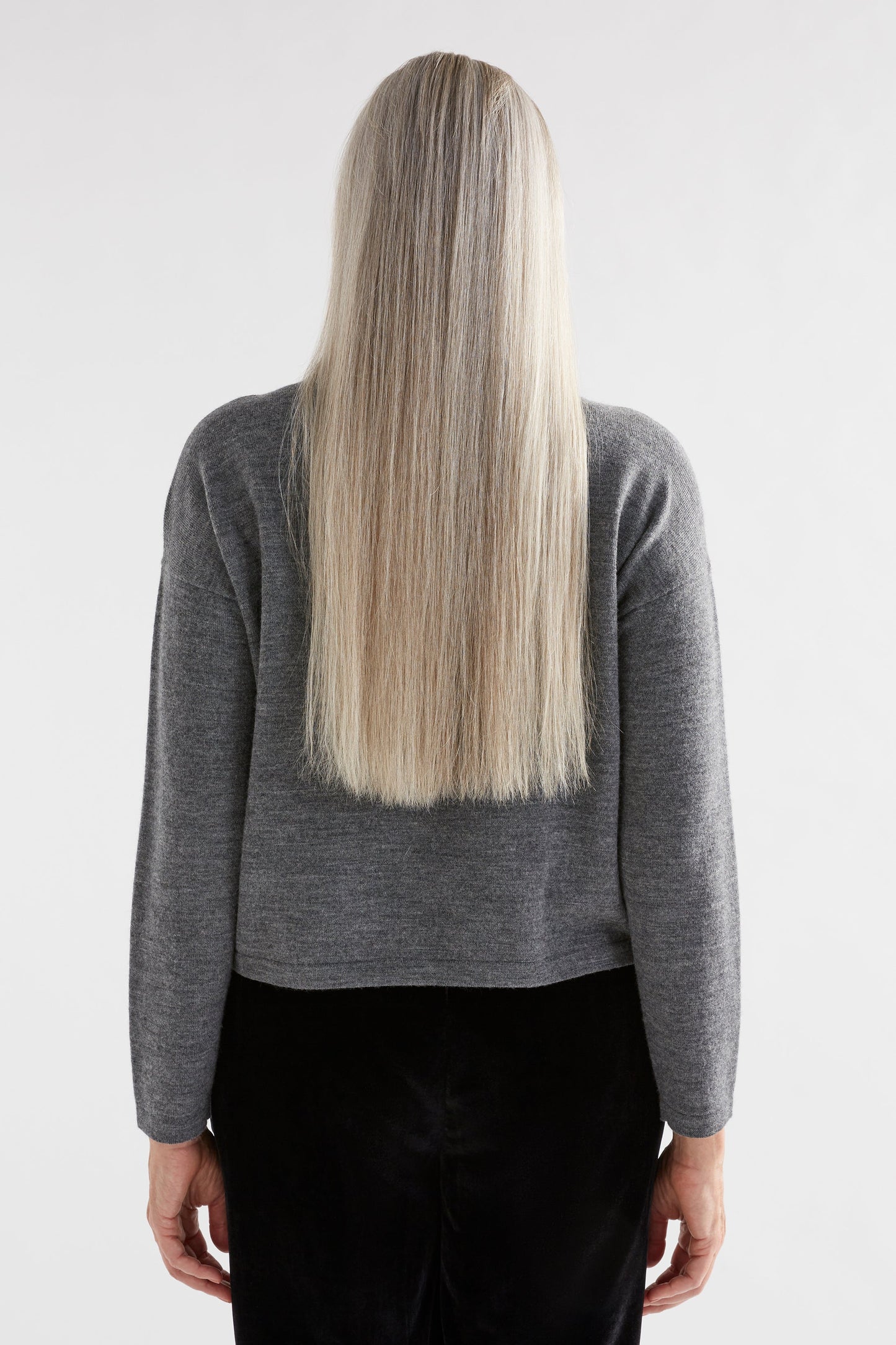 Pirata Cropped Lightweight Merino Funnel Neck Sweater Model back | MID GREY HEATHER