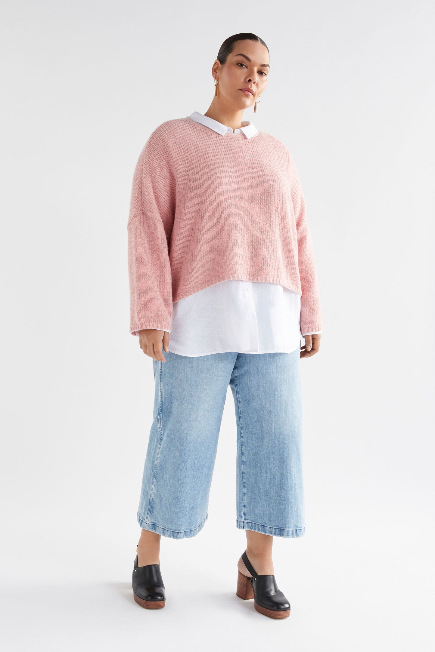 Agna Relaxed Box Fit Alpaca Yarn Knit Sweater Model Front curve full body | PINK SALT