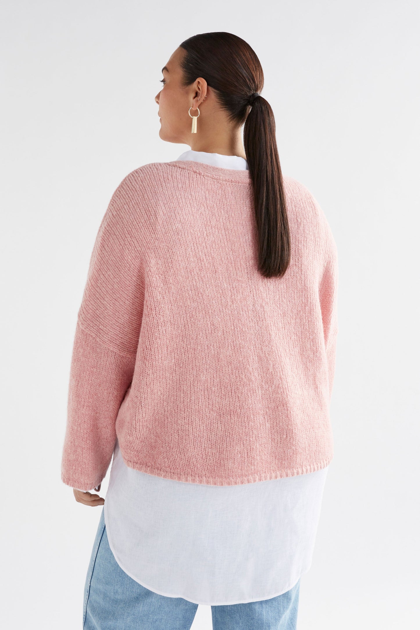 Agna Relaxed Box Fit Alpaca Yarn Knit Sweater Model Curve back | PINK SALT