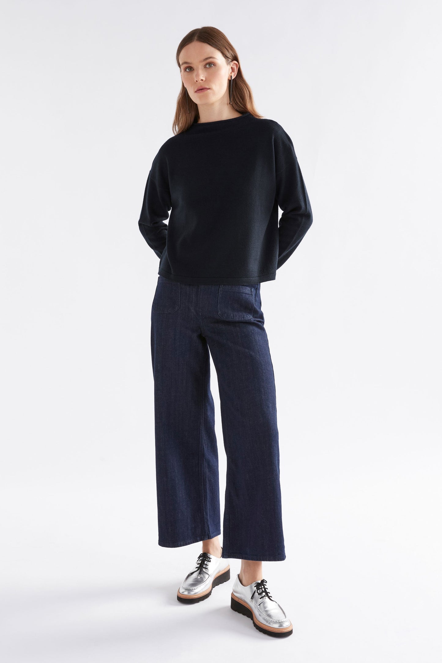 Pirata Cropped Lightweight Merino Funnel Neck Sweater Model Front full body | NEW NAVY