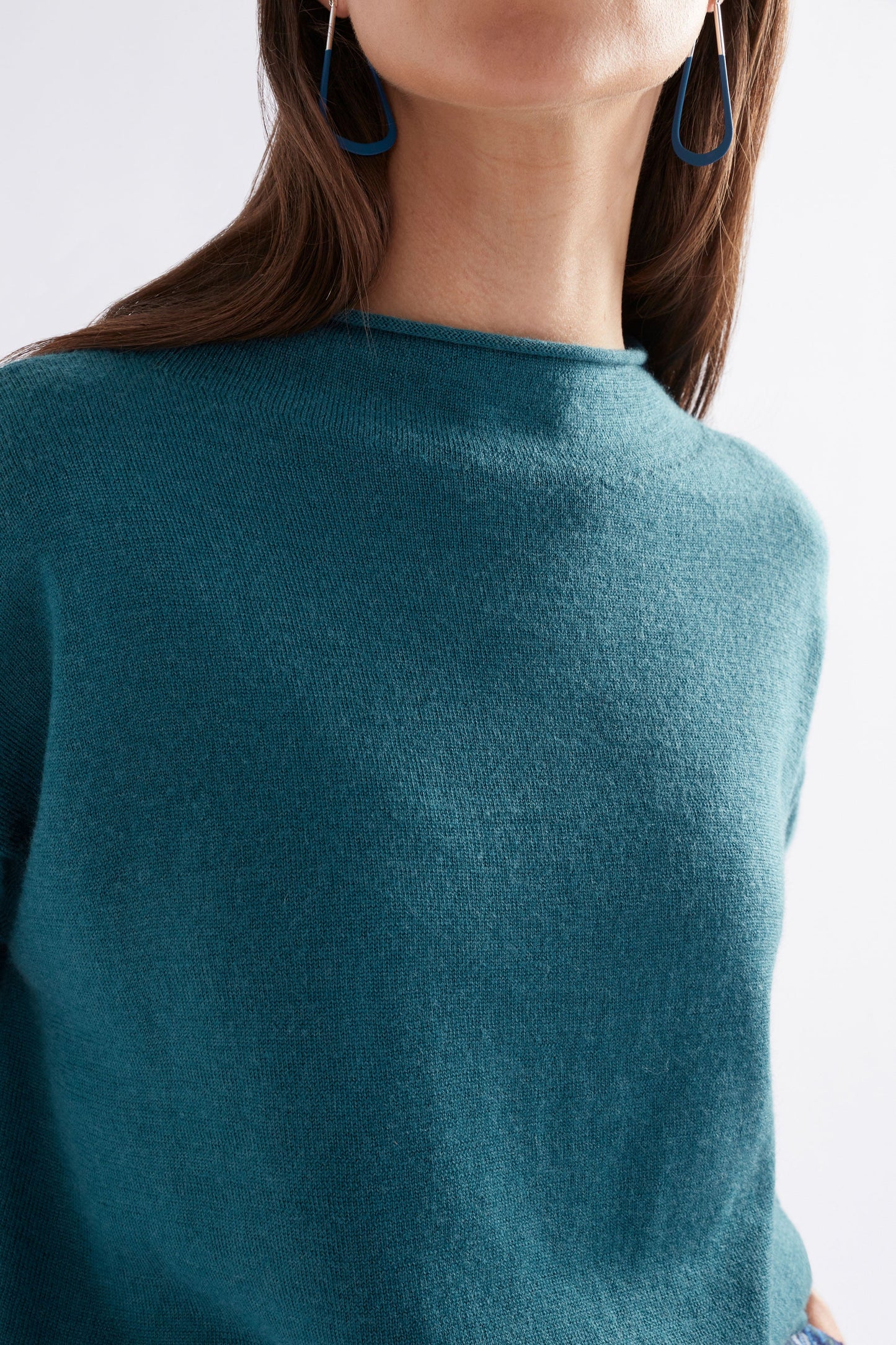 Pirata Cropped Lightweight Merino Funnel Neck Sweater Model Front detail | SEA MOSS