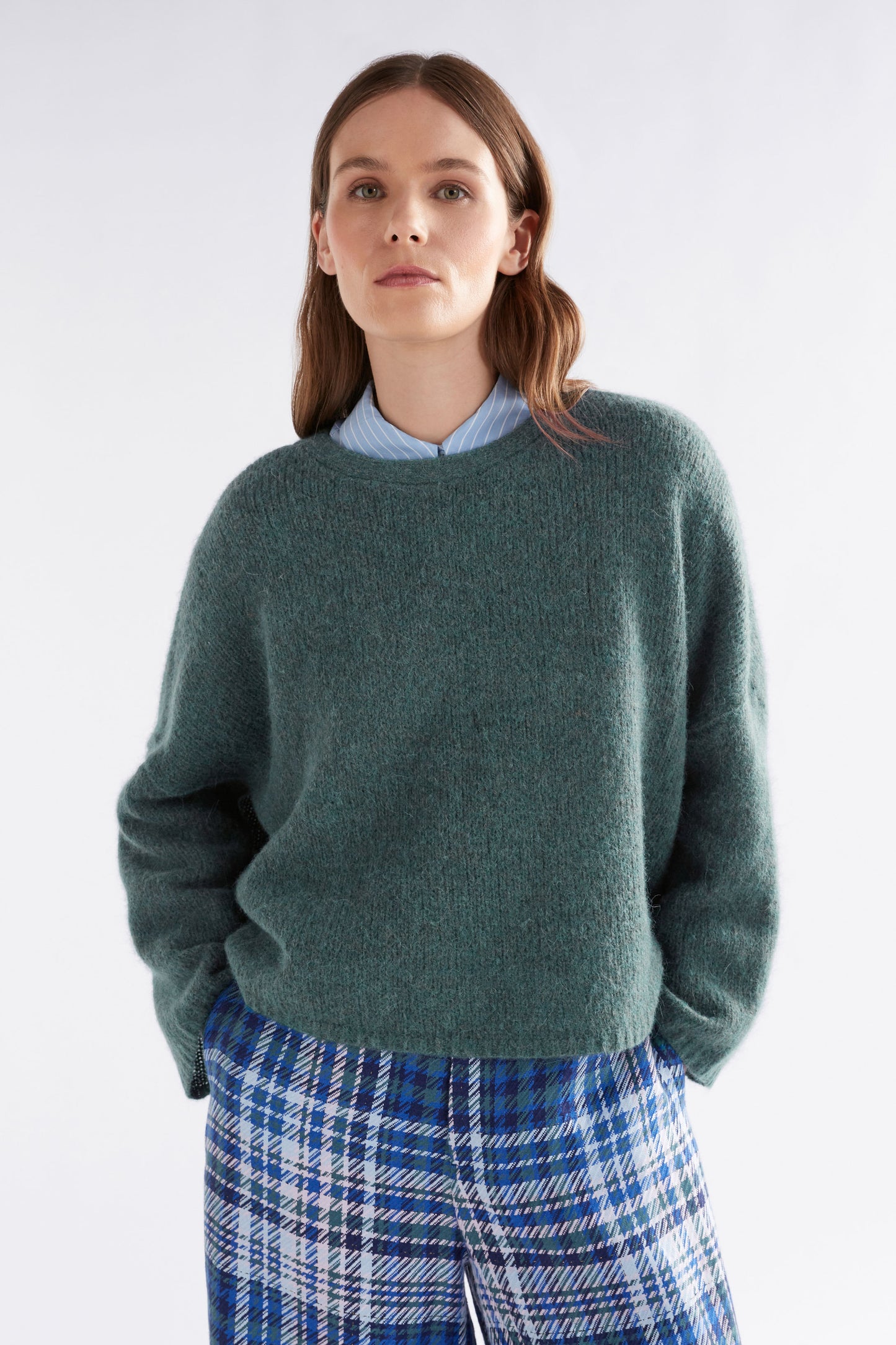 Agna Relaxed Box Fit Alpaca Yarn Knit Sweater Model Front | SEA MOSS