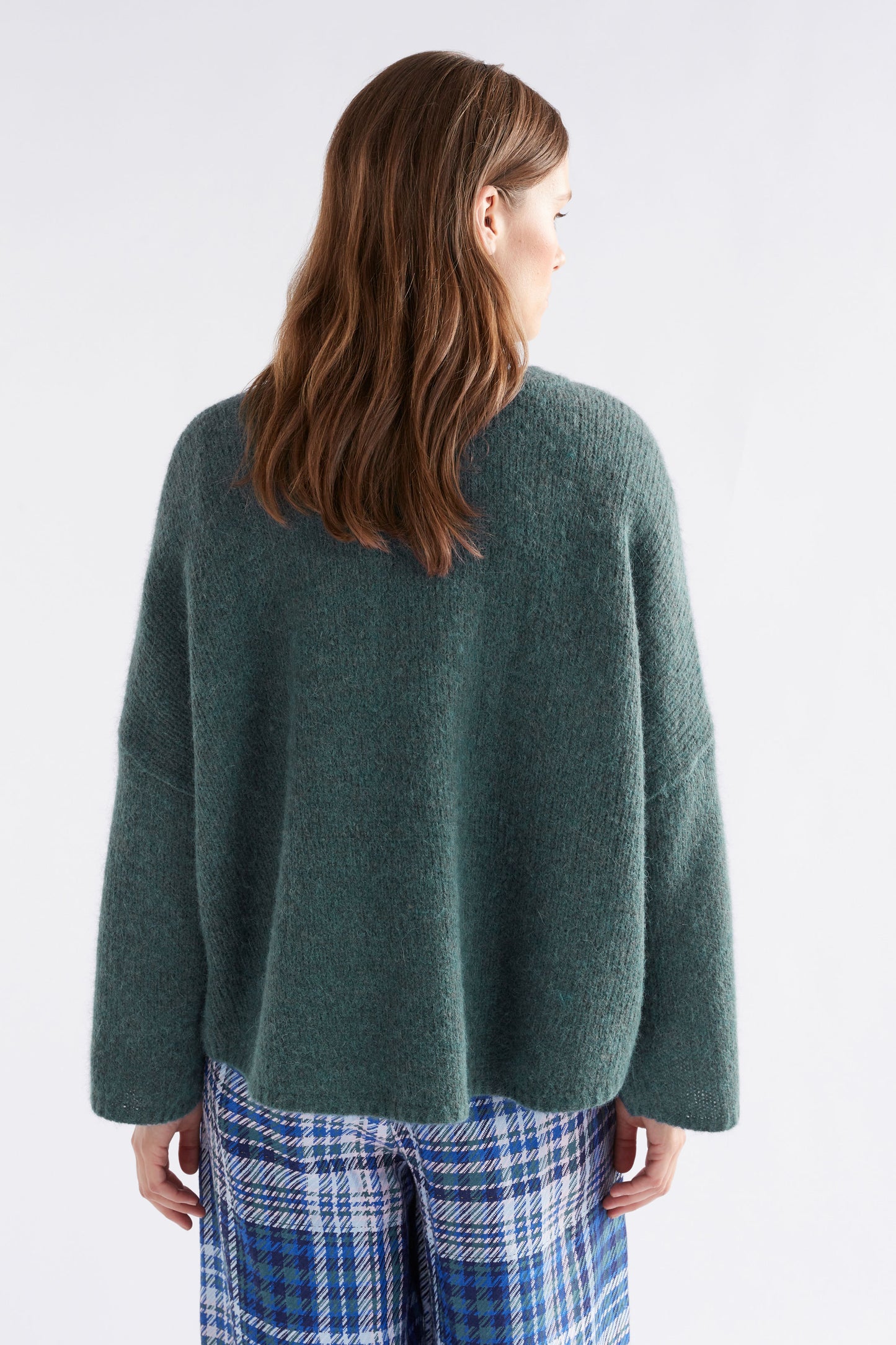 Agna Relaxed Box Fit Alpaca Yarn Knit Sweater Model Back | SEA MOSS