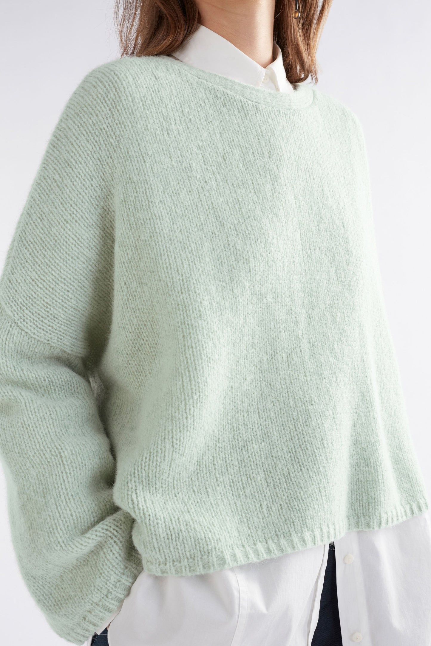 Agna Relaxed Box Fit Alpaca Yarn Knit Sweater Model detail | NEW MINT