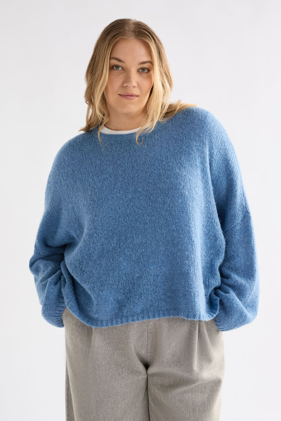 Agna Relaxed Box Fit Alpaca Yarn Knit Sweater Curve Model Front  | CHAMBRAY