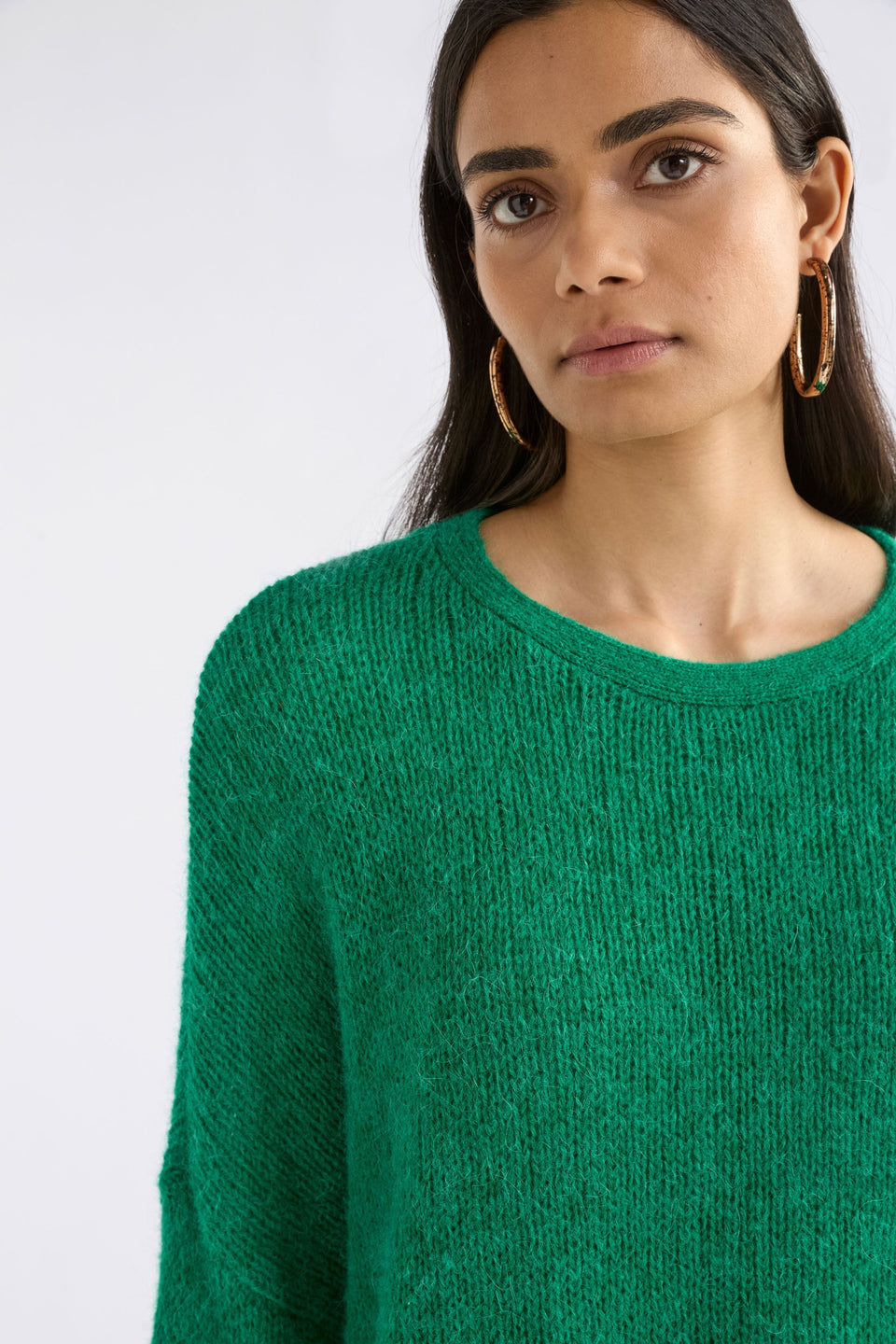 Agna Relaxed Box Fit Alpaca Yarn Knit Sweater Model Front detail  | MILAN GREEN