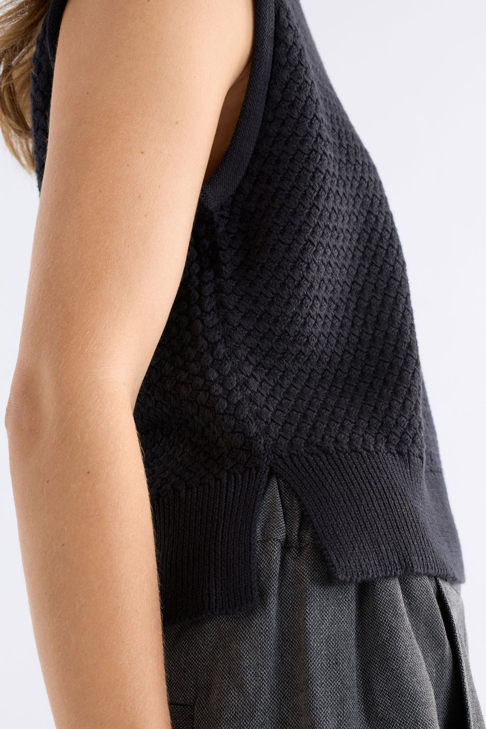 Naya Knit Vest Black Knitwear - ELK | BLACK