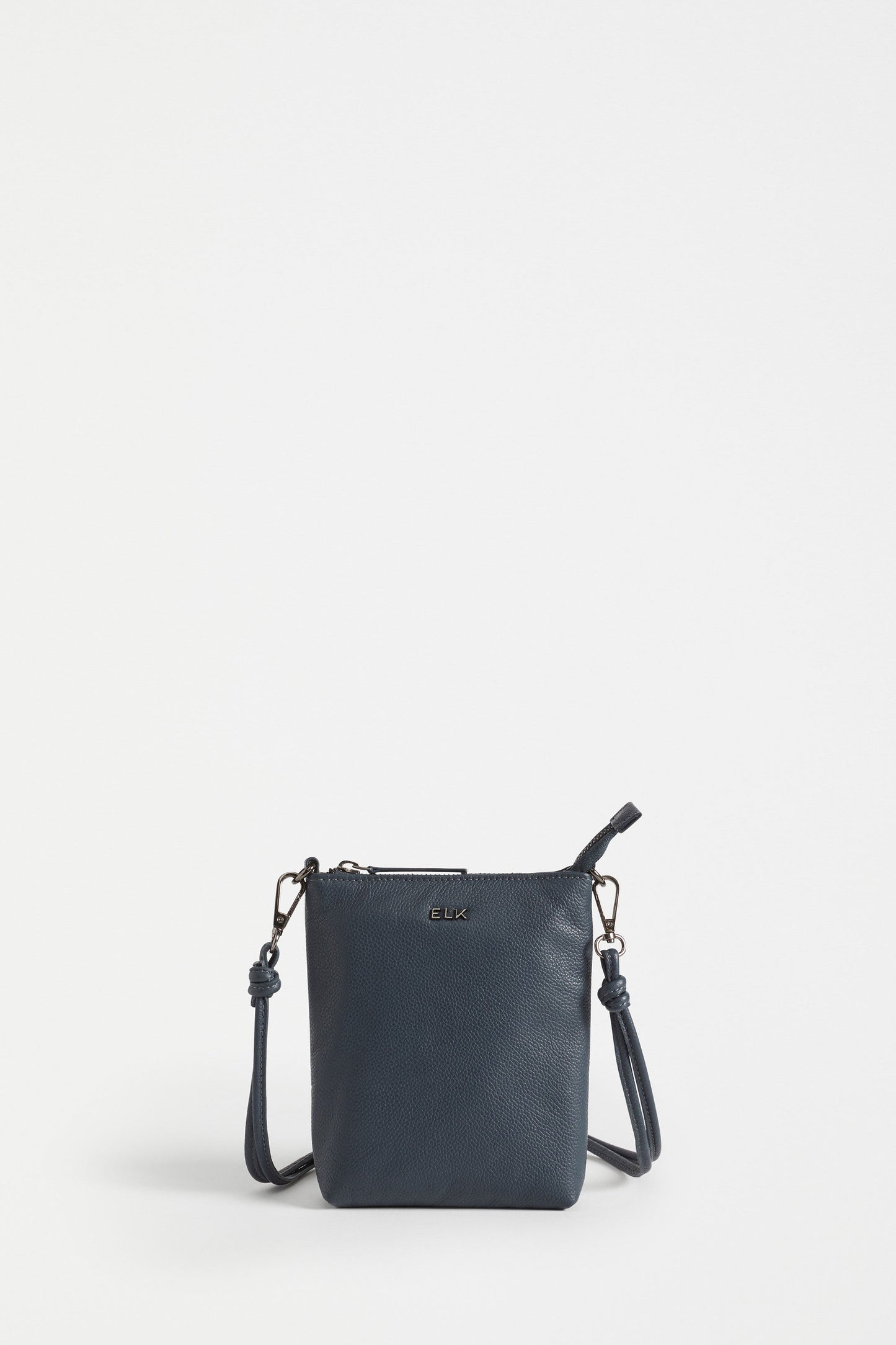 Ondo Remnant Leather Zip-up Cross Body Pouch Front | NAVY