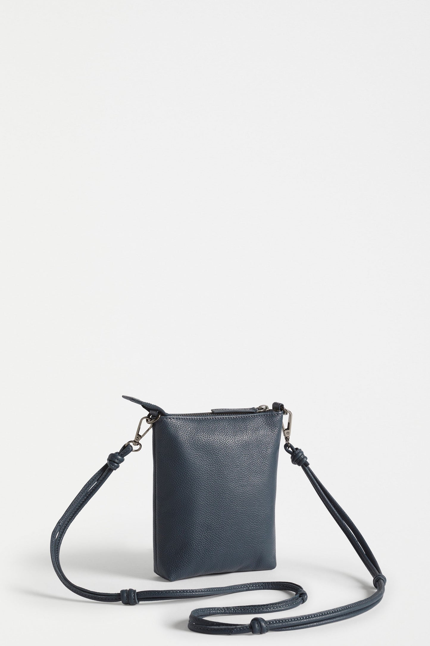 Ondo Remnant Leather Zip-up Cross Body Pouch Back | NAVY