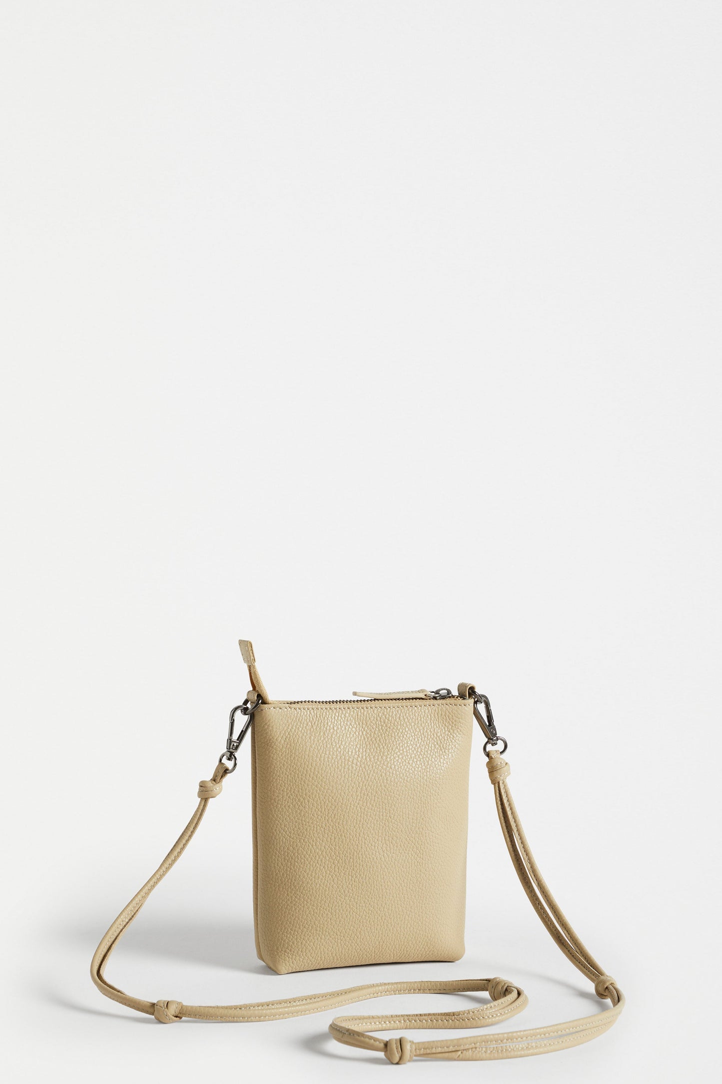 Ondo Remnant Leather Zip-up Cross Body Pouch Back | BLANC