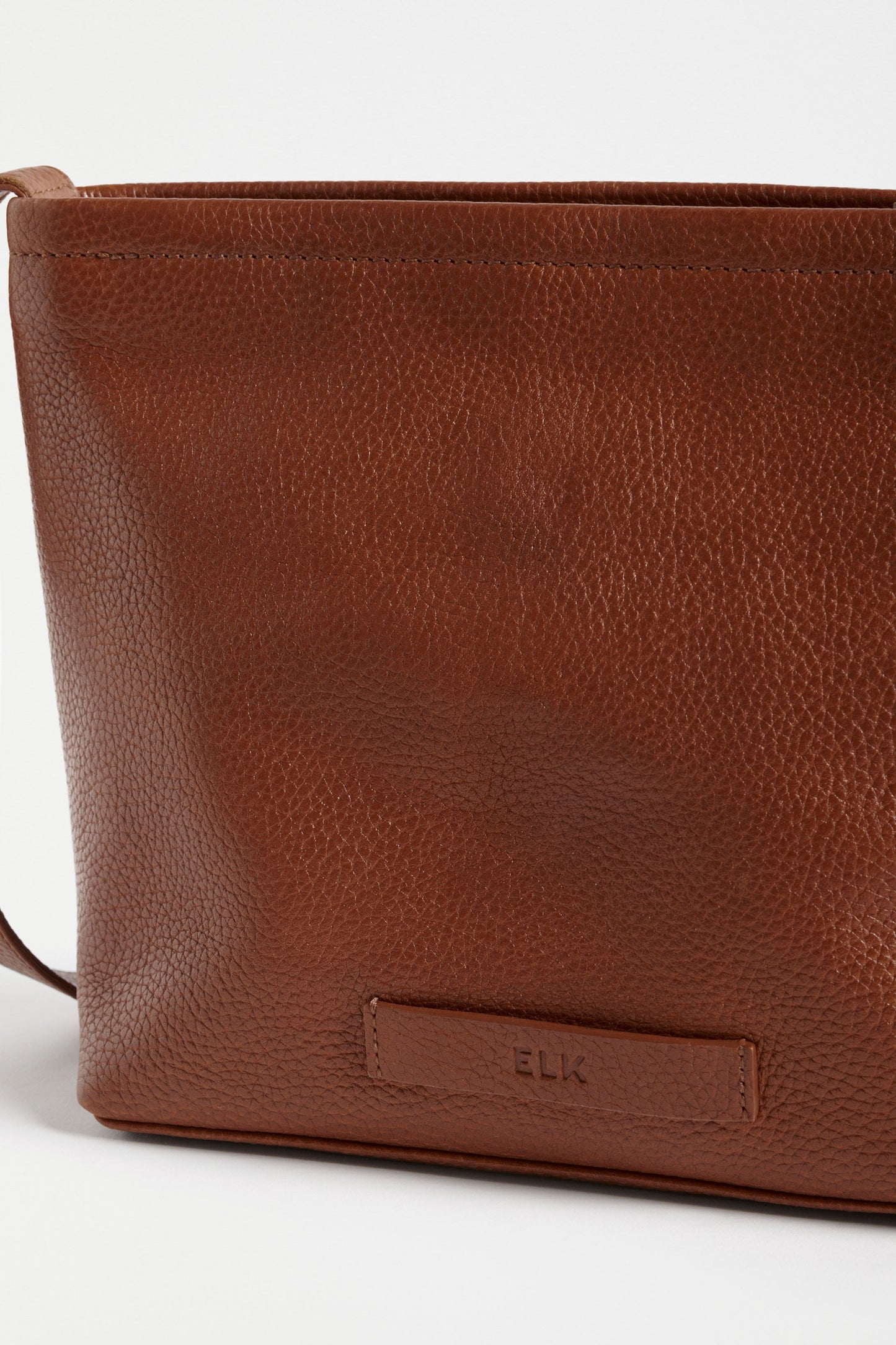 Lomi Classic Zip Up Leather Crossbody Bag Front detail | TAN