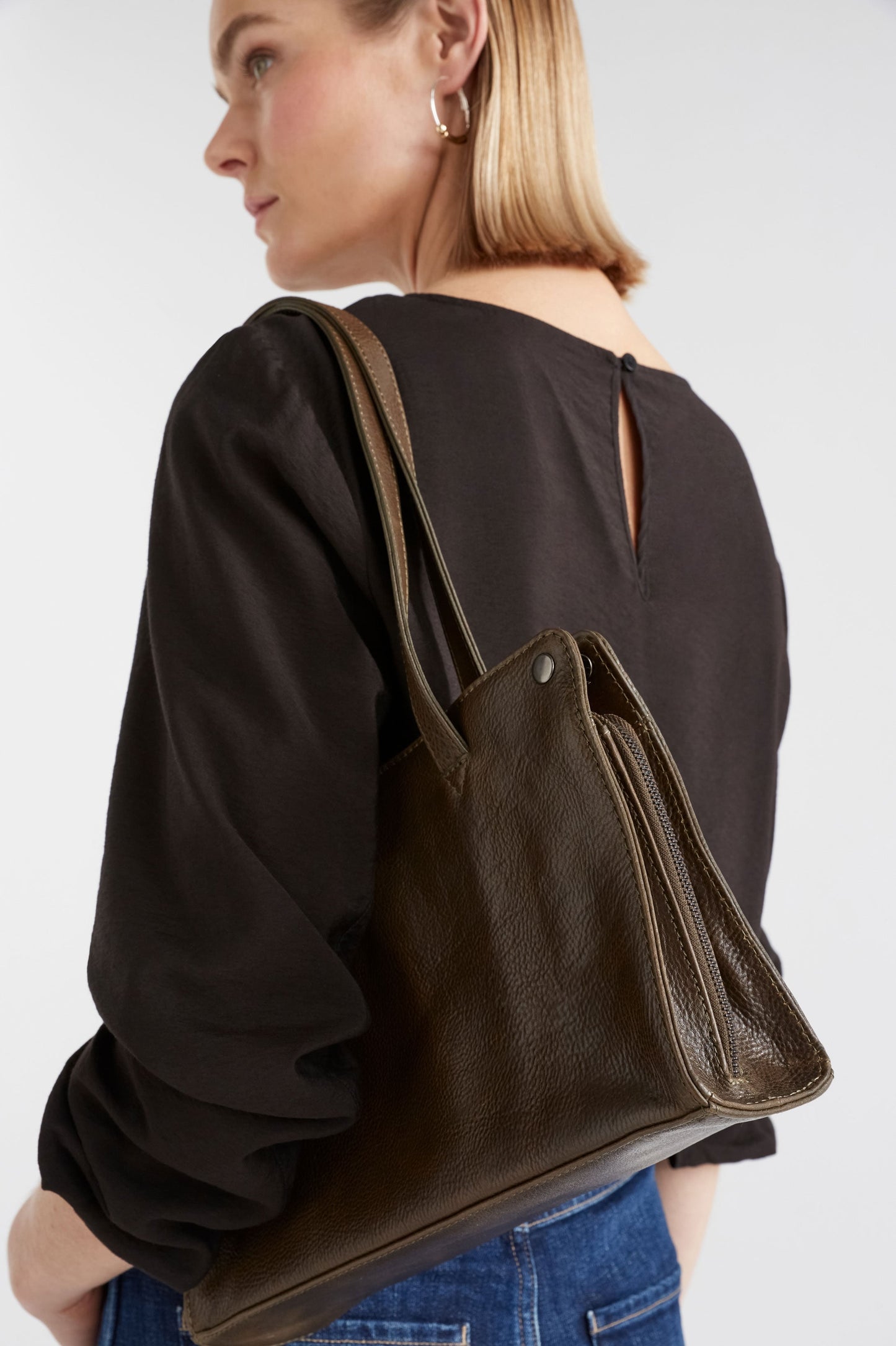 Mini Remnant Leather Zip Up Small Shoulder Bag Model Detail | DARK OLIVE