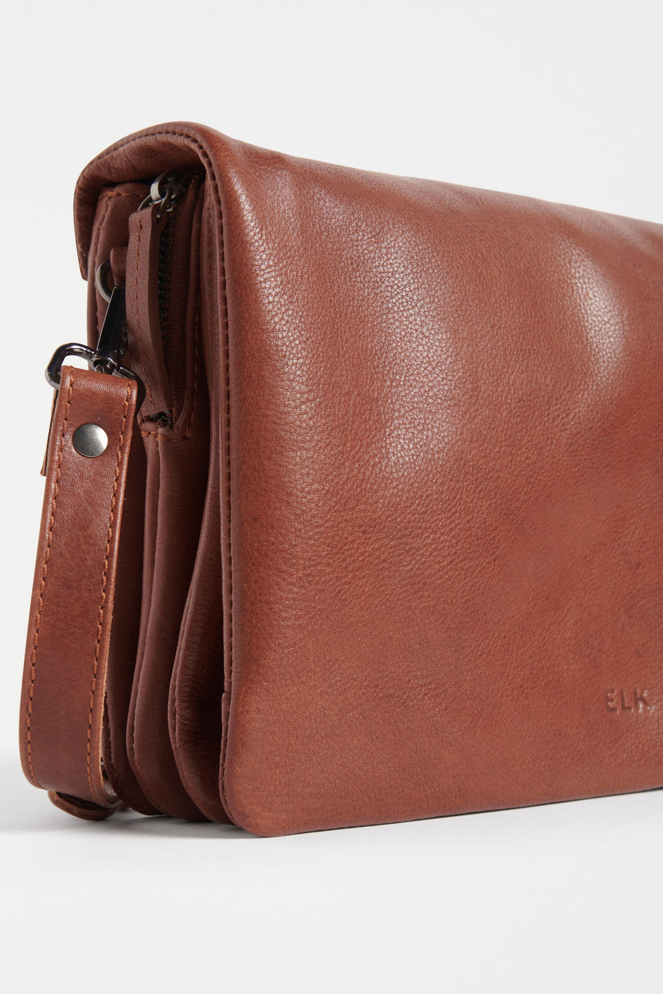 Tesni Three Compartment Classic Leather Hand Bag Detail | TAN