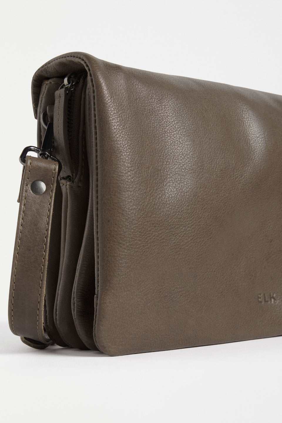 Tesni Three Compartment Classic Leather Hand Bag Detail | OLIVE