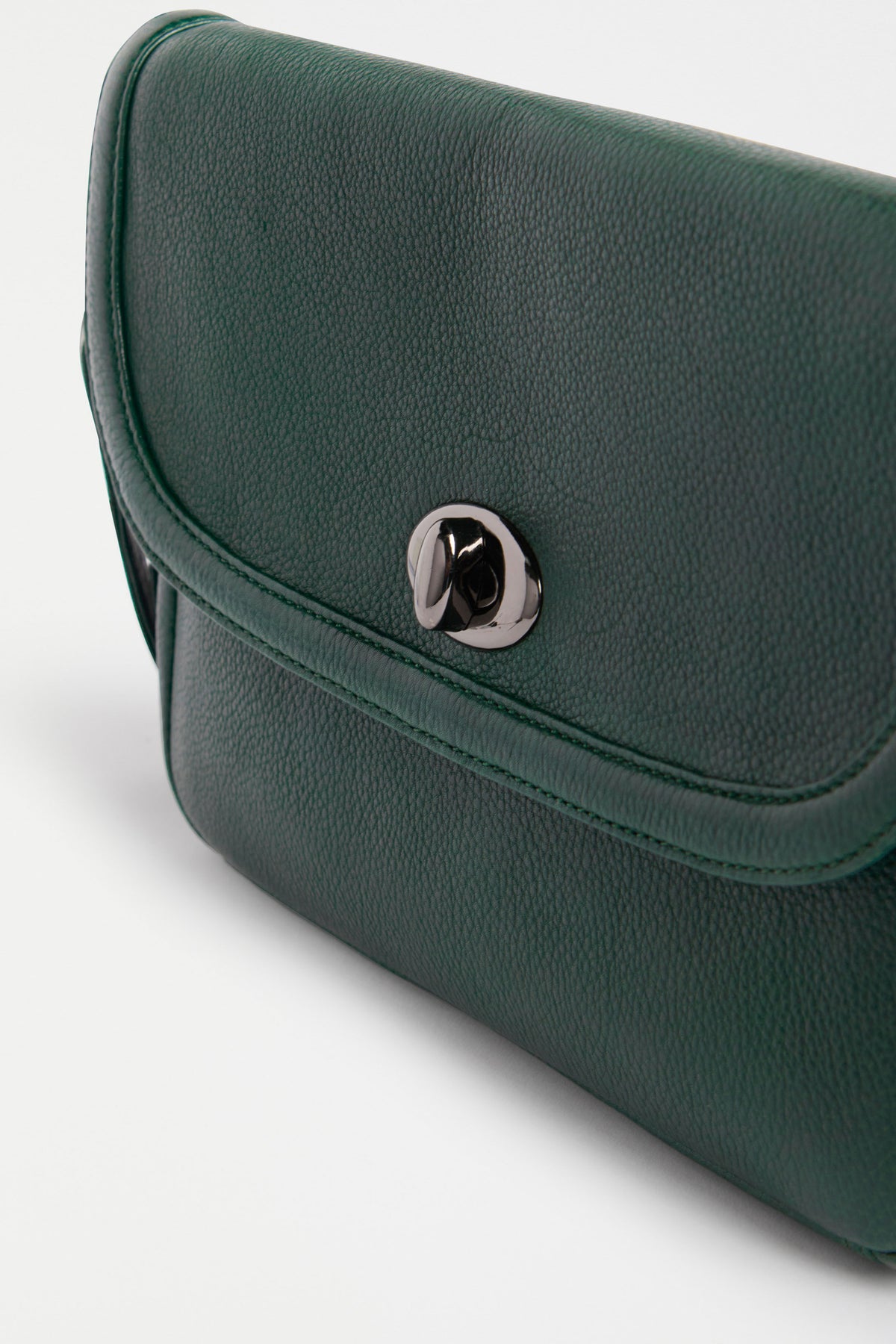 Unden Crossbody Bag Flat Lay | FOREST GREEN