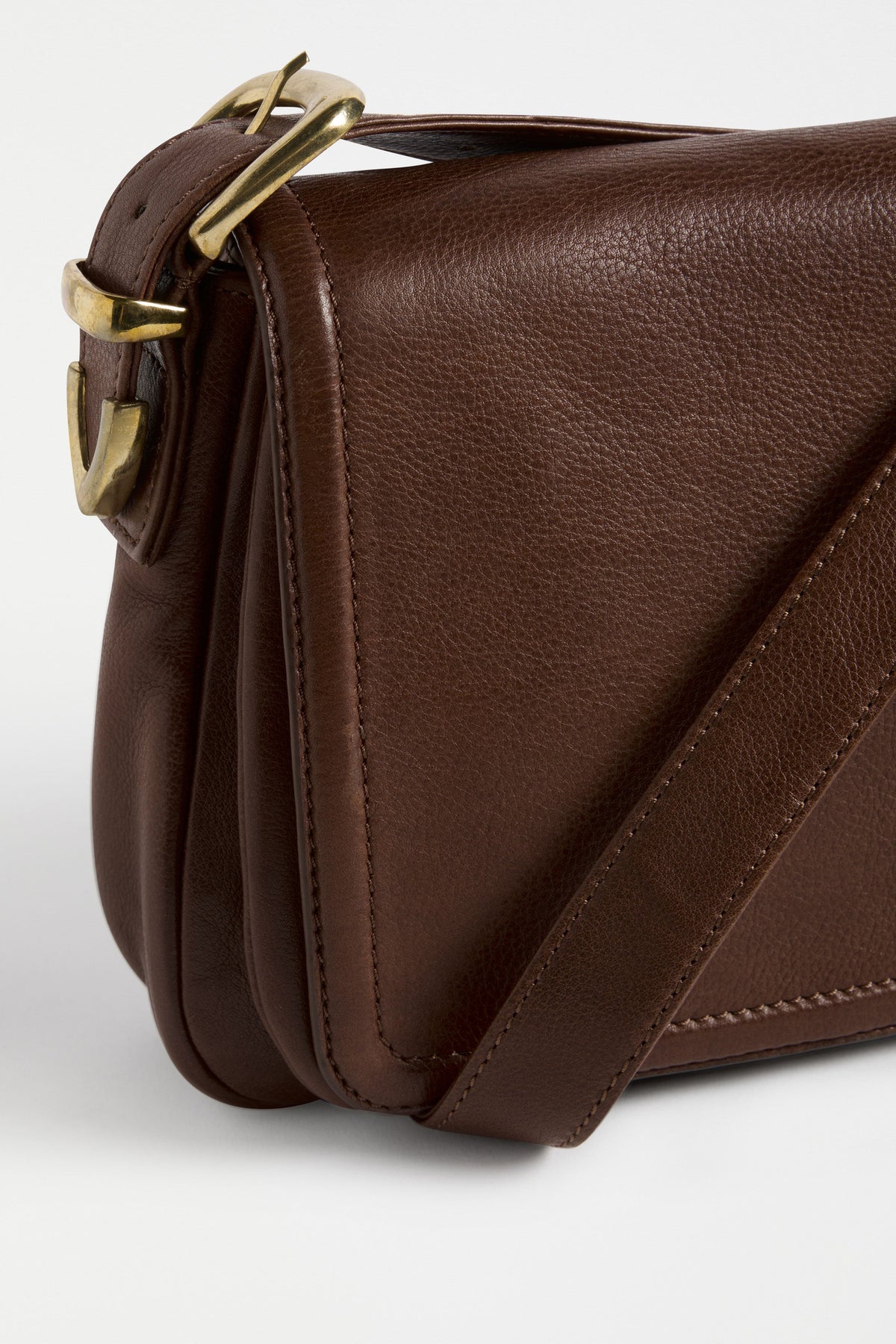 Spenne Crossbody Bag Flat Lay Close Up of strap detail and buckle | SIENNA