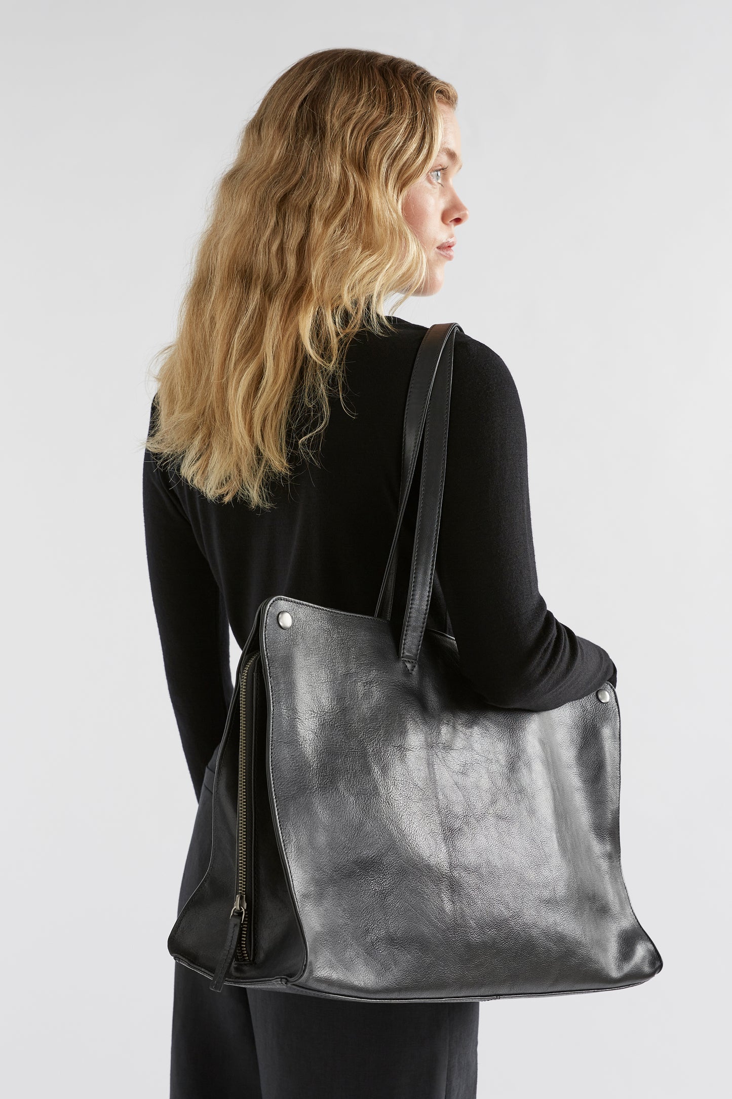 Edda Large Cow Leather 2 Pocket Bag Side | Black