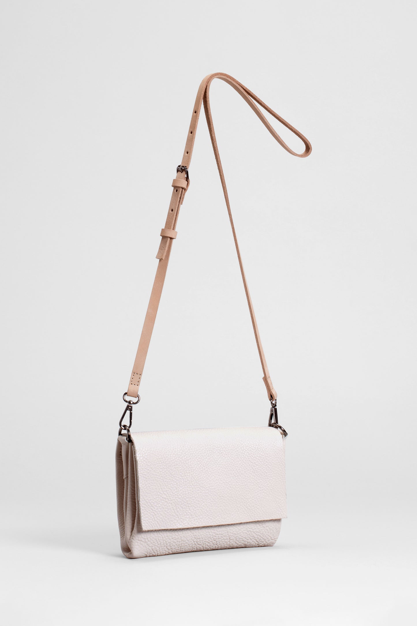 Madel Crossbody Leather Bag Front Angled BLANC / NATURAL