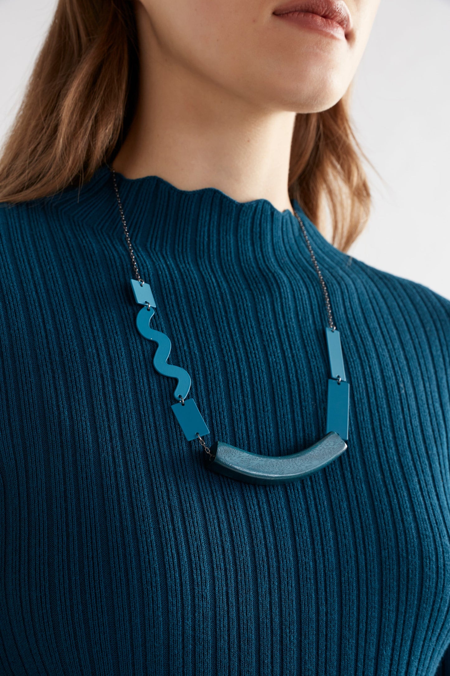 Tilse Fine Chain Wood and Metal Bead Asymmetric Necklace Model Detail | TEAL