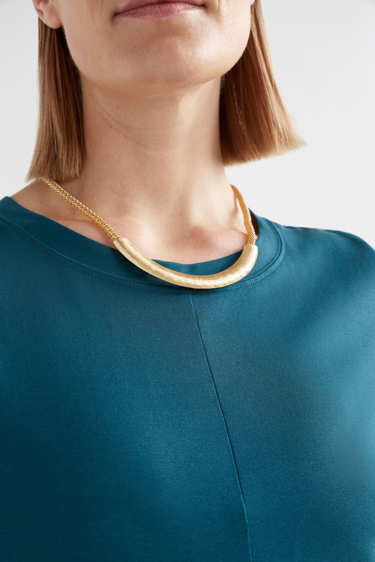 Gild Snake Chain Hammered Half Moon Pedant Metal Necklace Model Detail | GOLD