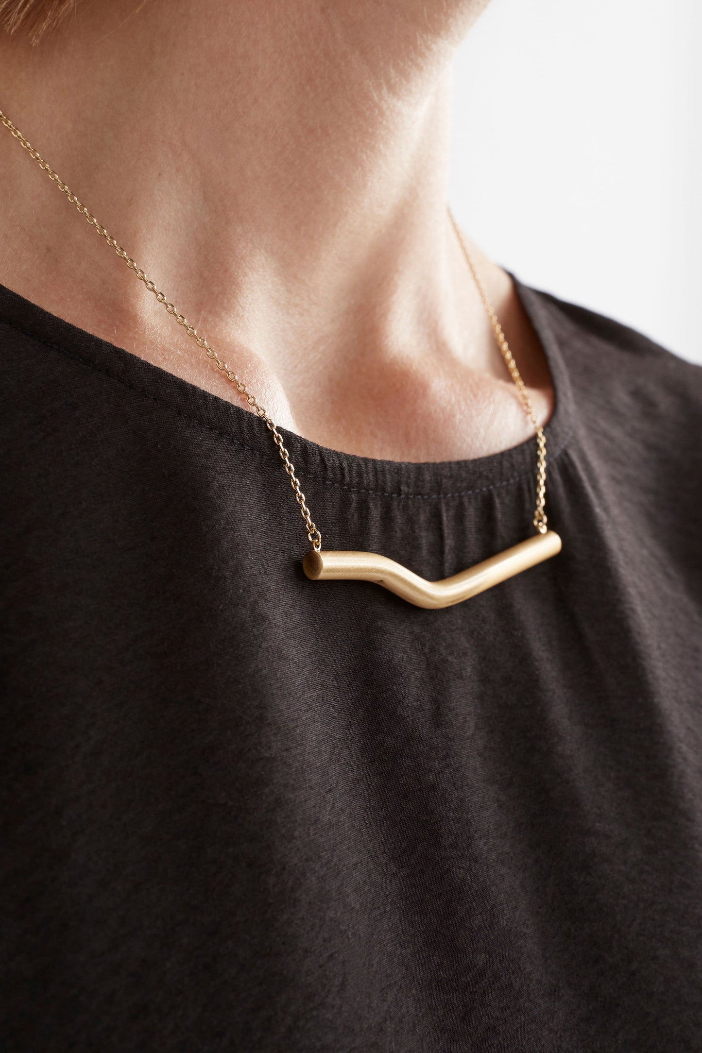 Saha Metal Fine Chain Necklace with Irregular Shaped Bar Pendant model detail | GOLD 