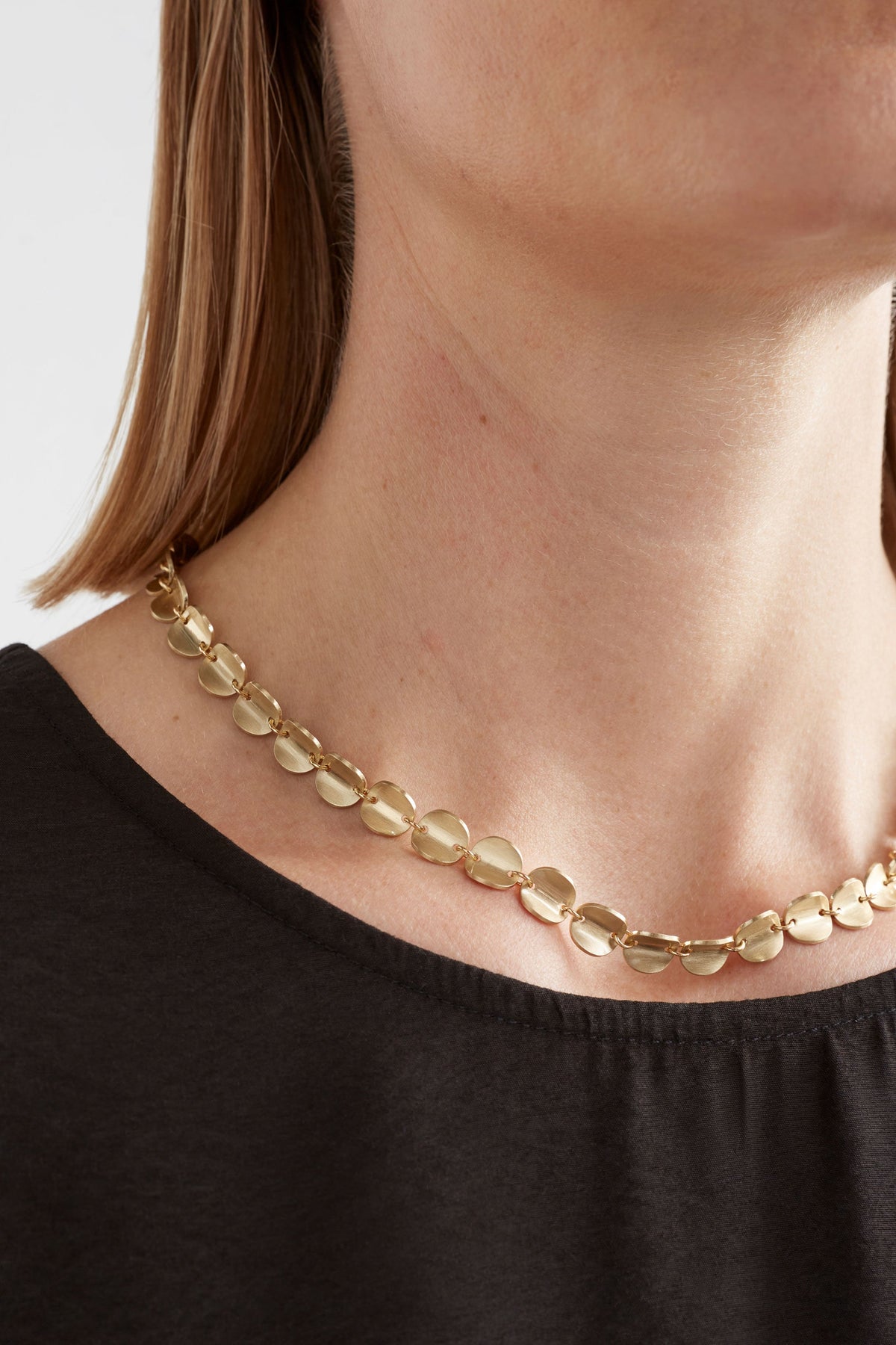Torri Fine Disc Chain Necklace Model detail | GOLD