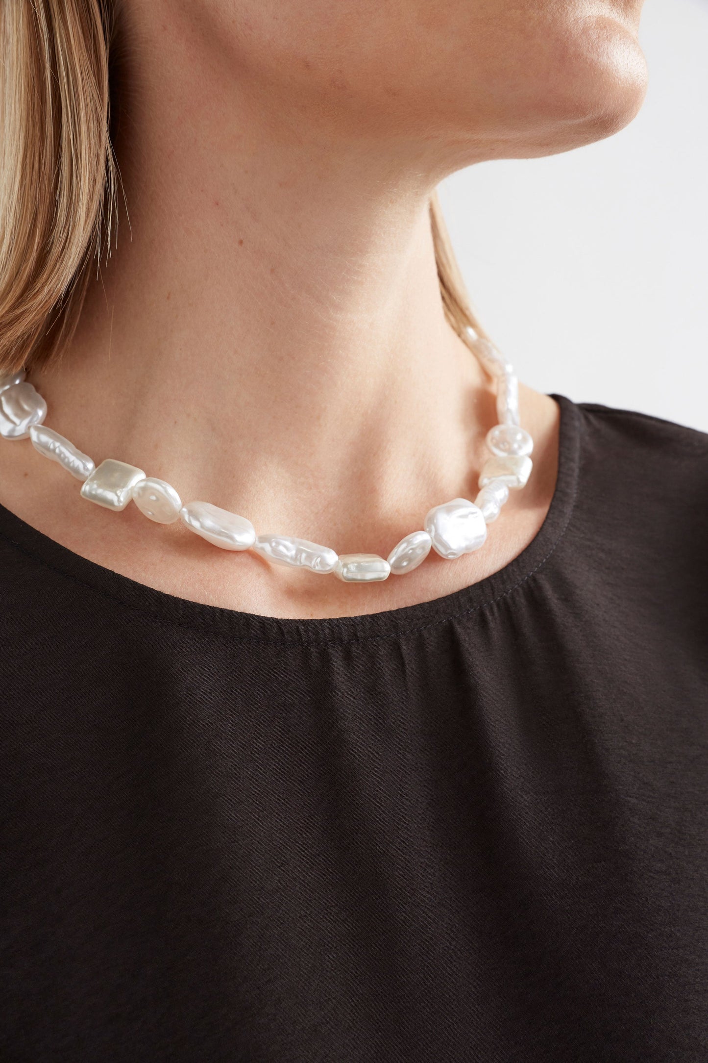 Sota Short Irregular Shaped Pearl Bead Choker Necklace Model Detail | PEARL 