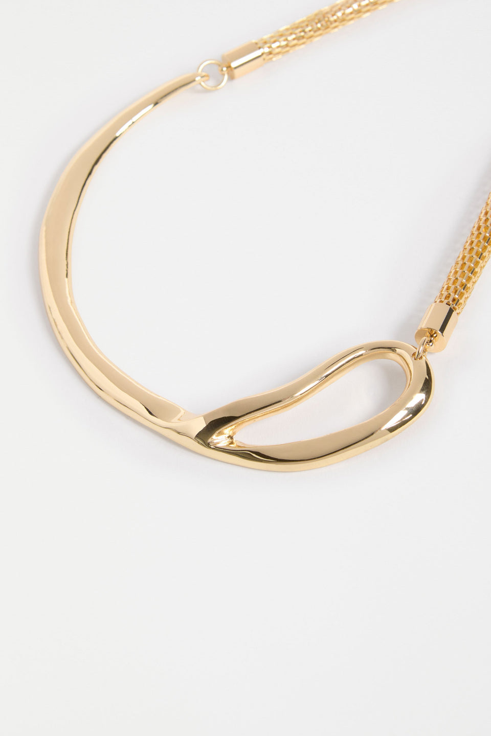 Delaa Sculptural Chain Asymmetric Choker Detail | GOLD