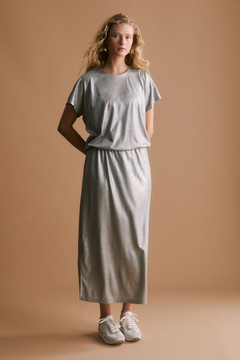 Maail Elastic Waist Metallic Silver Jersey Midi Skirt Campaign Model | SILVER