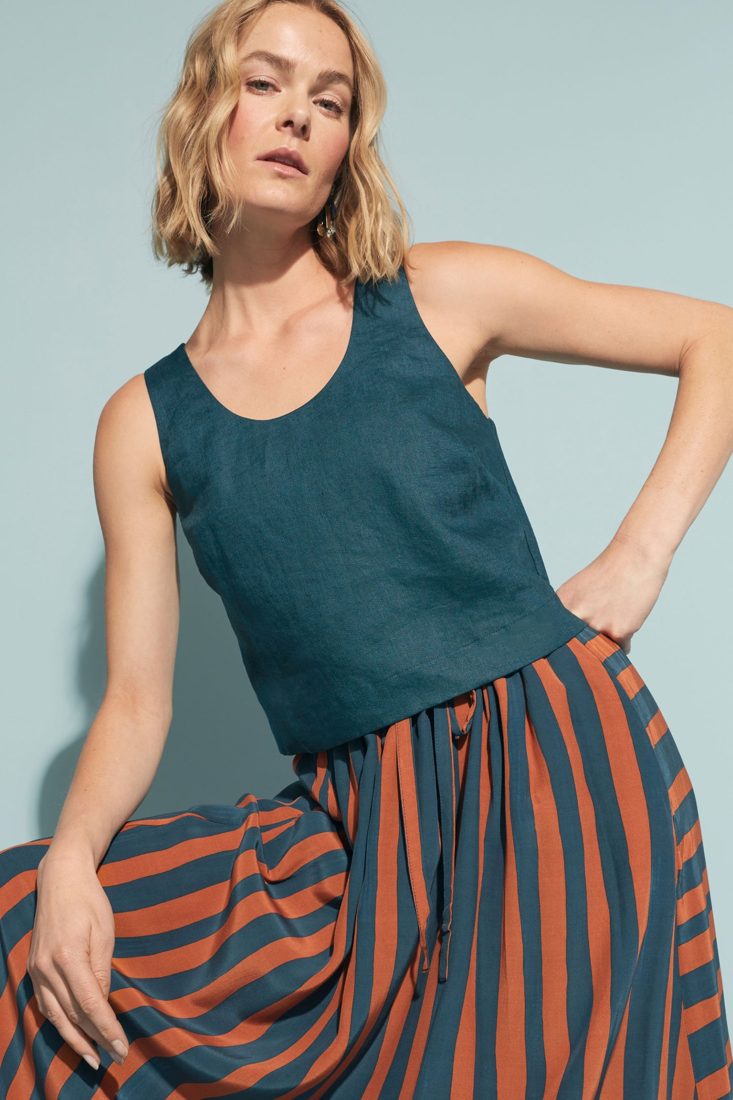 Strom Cropped Linen Tank Model Campaign | PEACOCK