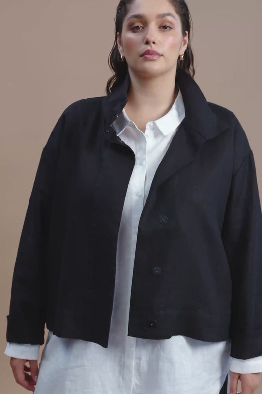 Hofer Funnel Neck Linen Snap Closure Short Jacket curve Front  | BLACK