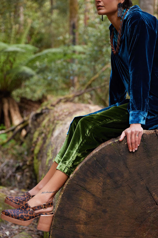Suuri Flat-Front Waistband Tapered-Leg Velvet Pant Model Campaign | MOSS GREEN