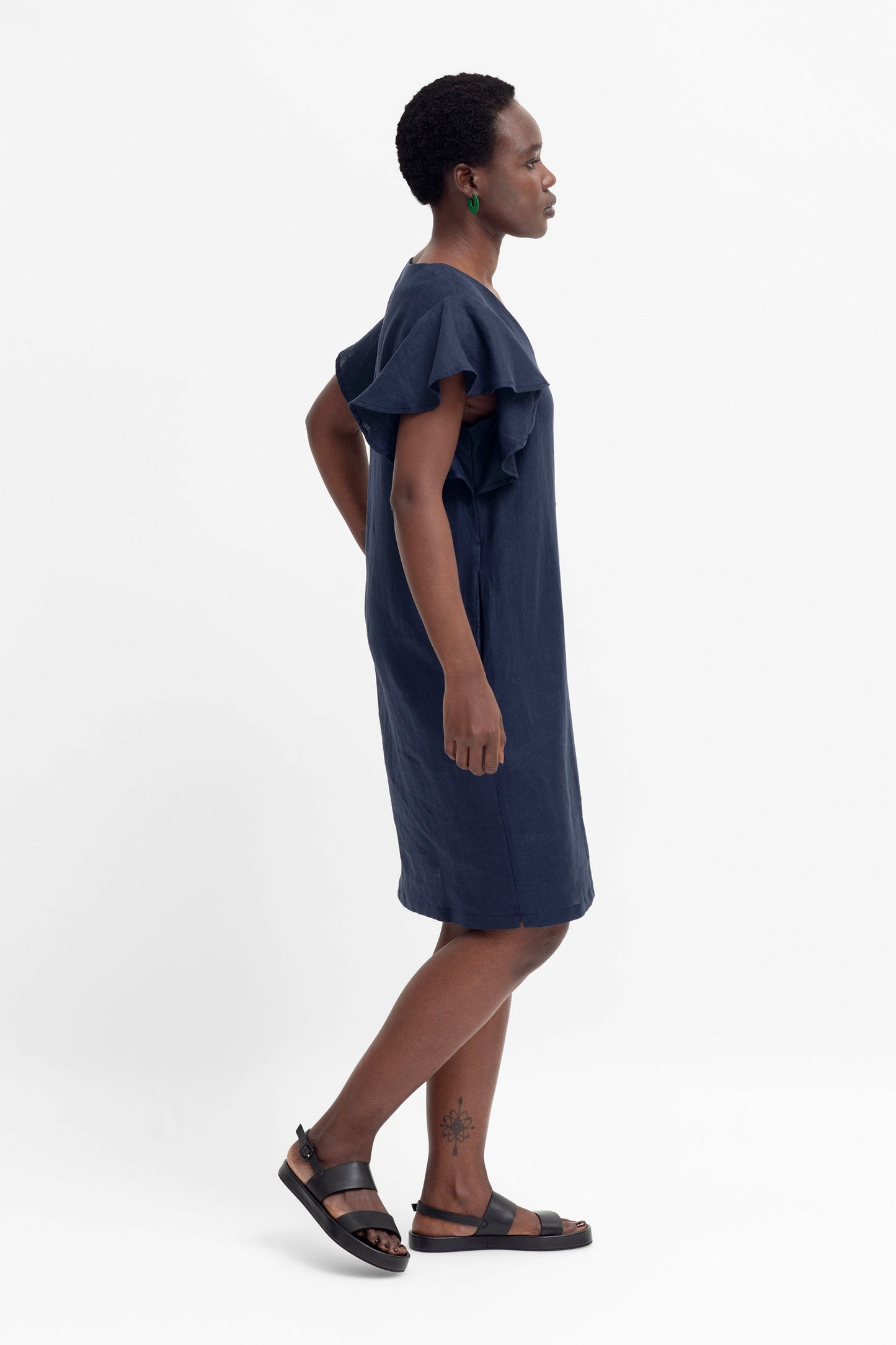 Colino Shift Style V-Neck Ruffled Sleeve French Linen Dress Model Side | MOONLIGHT