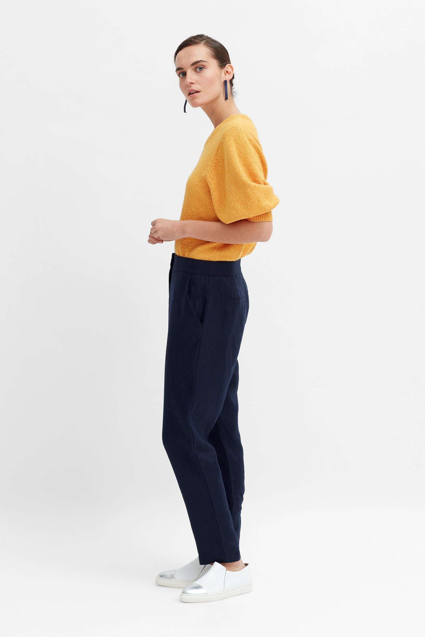 Tanak Tailored Linen Pant Model Side | MIDNIGHT